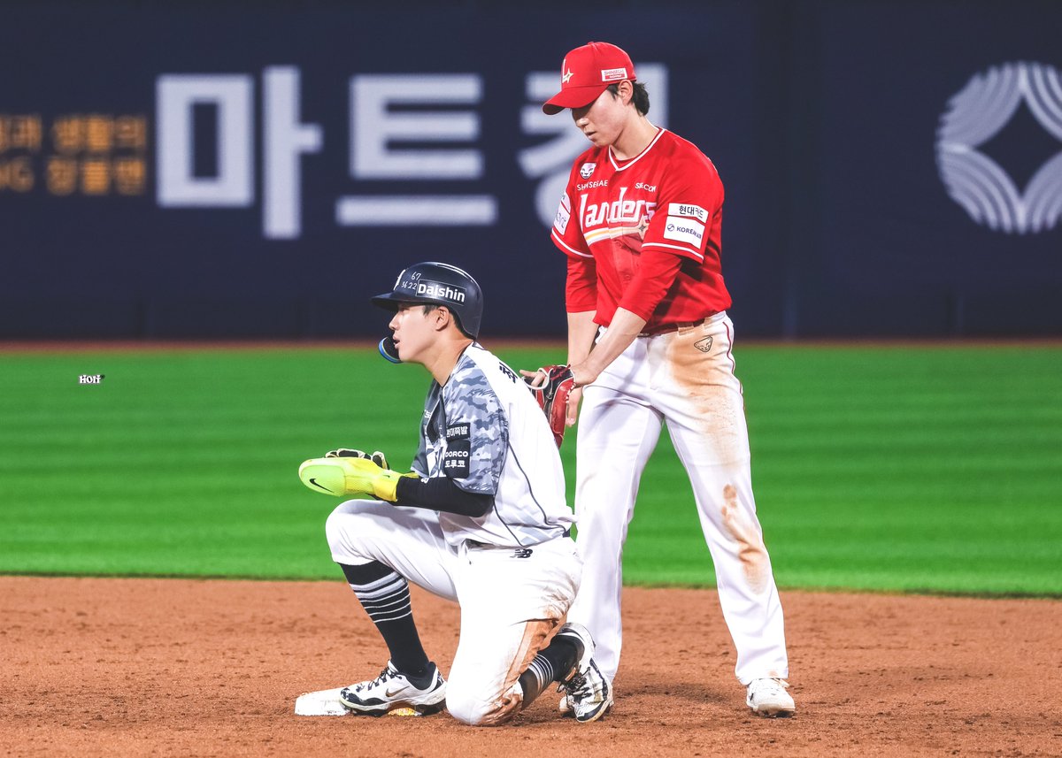 jjun_it's tweet photo. 태그하면 말하기 시작하는 야구선수...

#최원준 #박성한 https://t.co/65qg0hDSFR