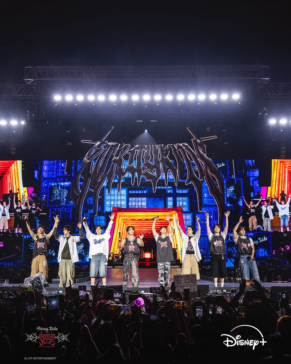 SKZBNesp's tweet photo. 📸| Disney + Korea compartió imágenes inéditas de Stray Kids en su película "Stray Kids: The dominATE Experience"!! ✨️🤘🏻

> 📅 También nos recuerdan el estreno de la película en la plataforma, este 1 de Julio

— 🍭

#StrayKids @Stray_Kids #스트레이키즈 #スキズ https://t.co/udqSJQvQMR