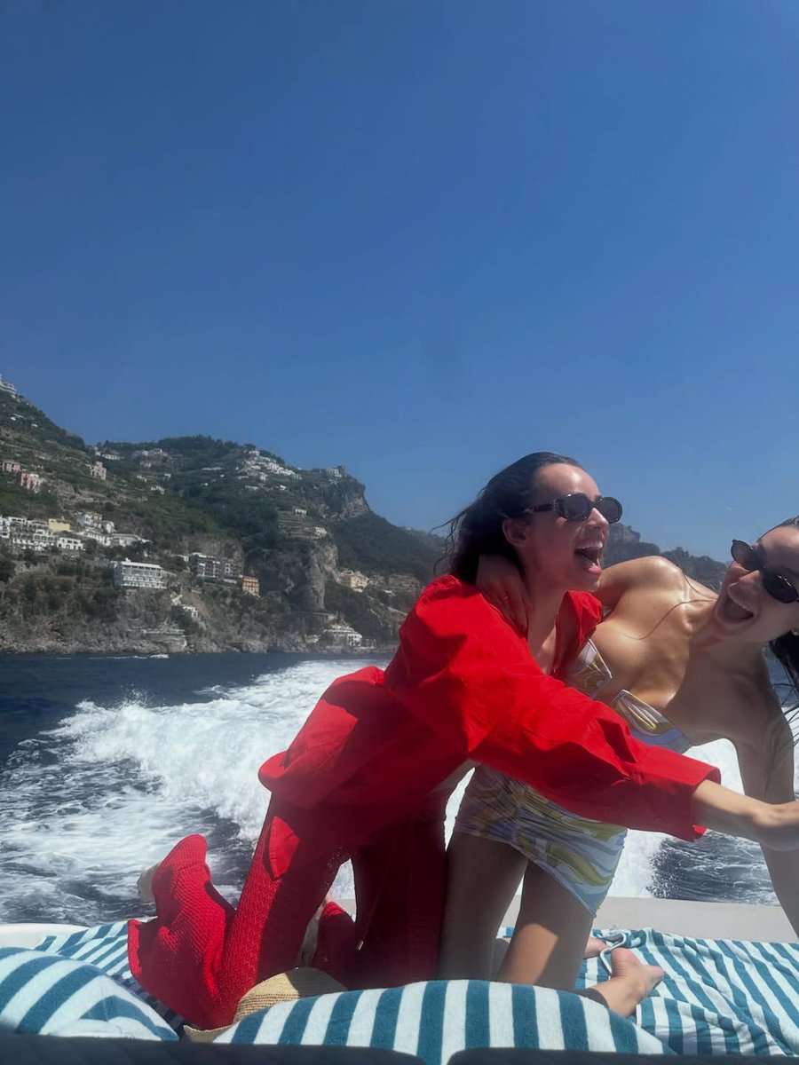 sofiacarsoninfo tweet picture