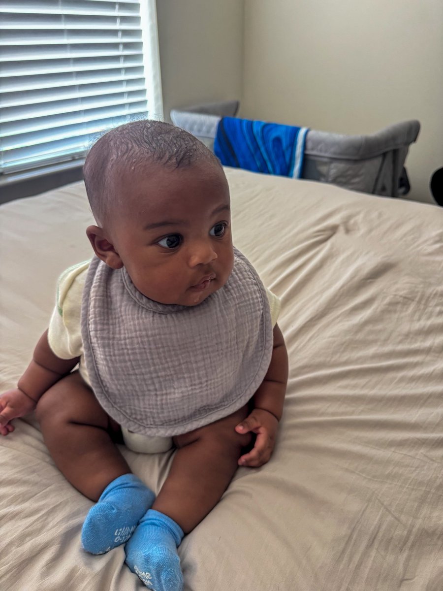 woman_commando's tweet photo. Someone is learning to sit on his own at 4 months 😂😂😂 https://t.co/gKnXtmKSV9