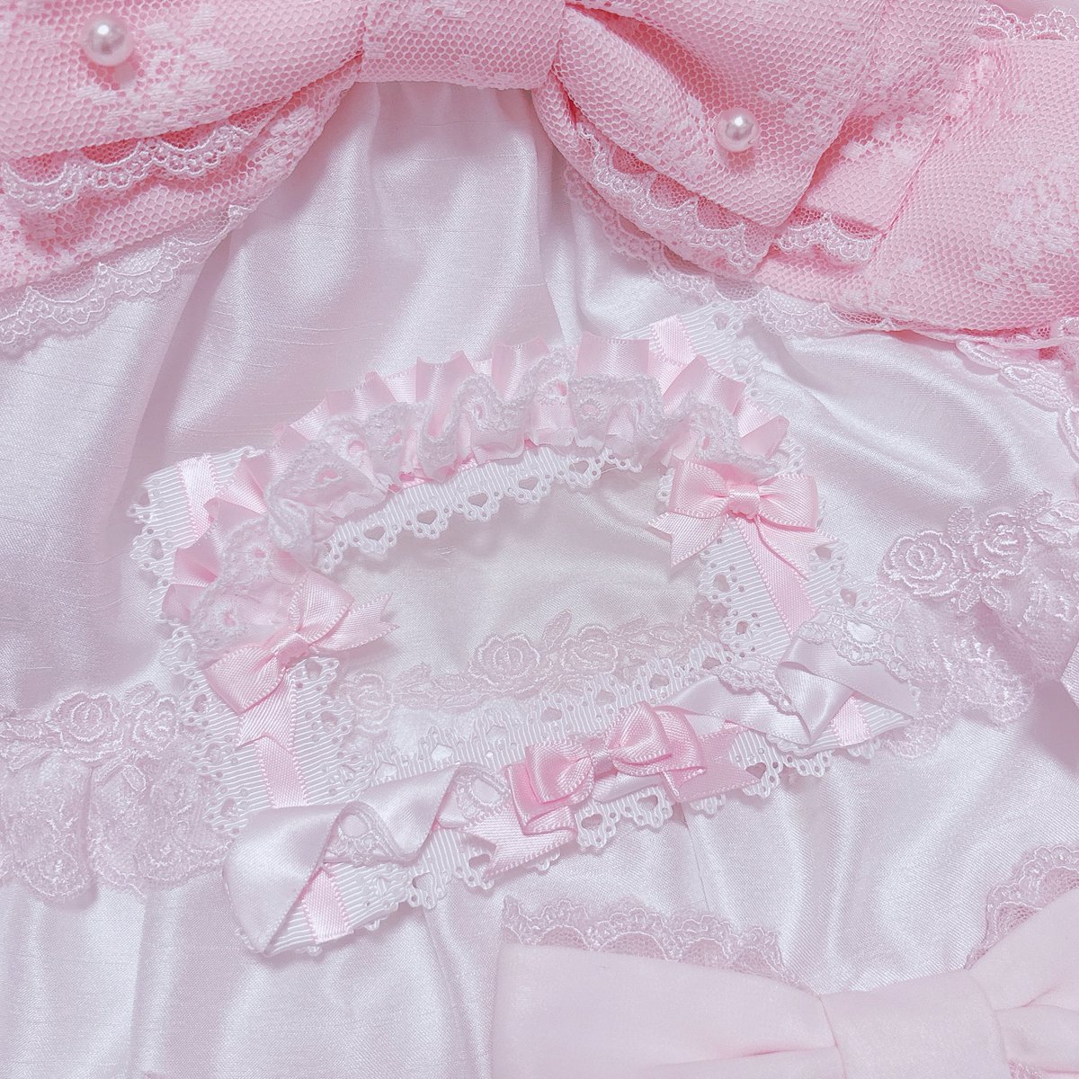 Fairy_040's tweet photo. お知らせ♡

6月28日（日）21:00よりBASEにて
こちらのケースの販売を行います💒🎀
お迎えを考えていらっしゃる方は商品ページの【注意事項】をお読みの上でお願いいたします⟡.*

🔗⌇ https://t.co/W6z2ZHKmwg https://t.co/71NRPe0pWI