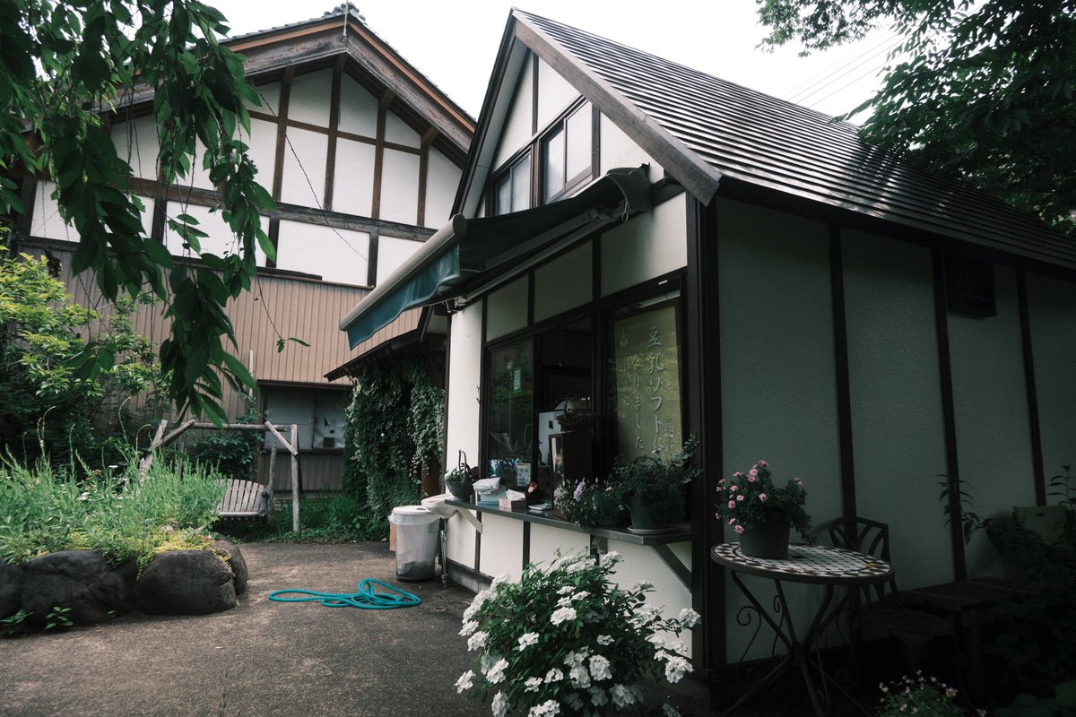 carrottrip's tweet photo. 平泉寺白山神社のもう一つのお目当て

平泉寺のソフトクリーム屋さんの「プリンちゃん」
アイスクリームの上にプリンが乗ってます

甘さ控えめだけど味は濃厚、美味しかった〜 https://t.co/df8OzoAwBY