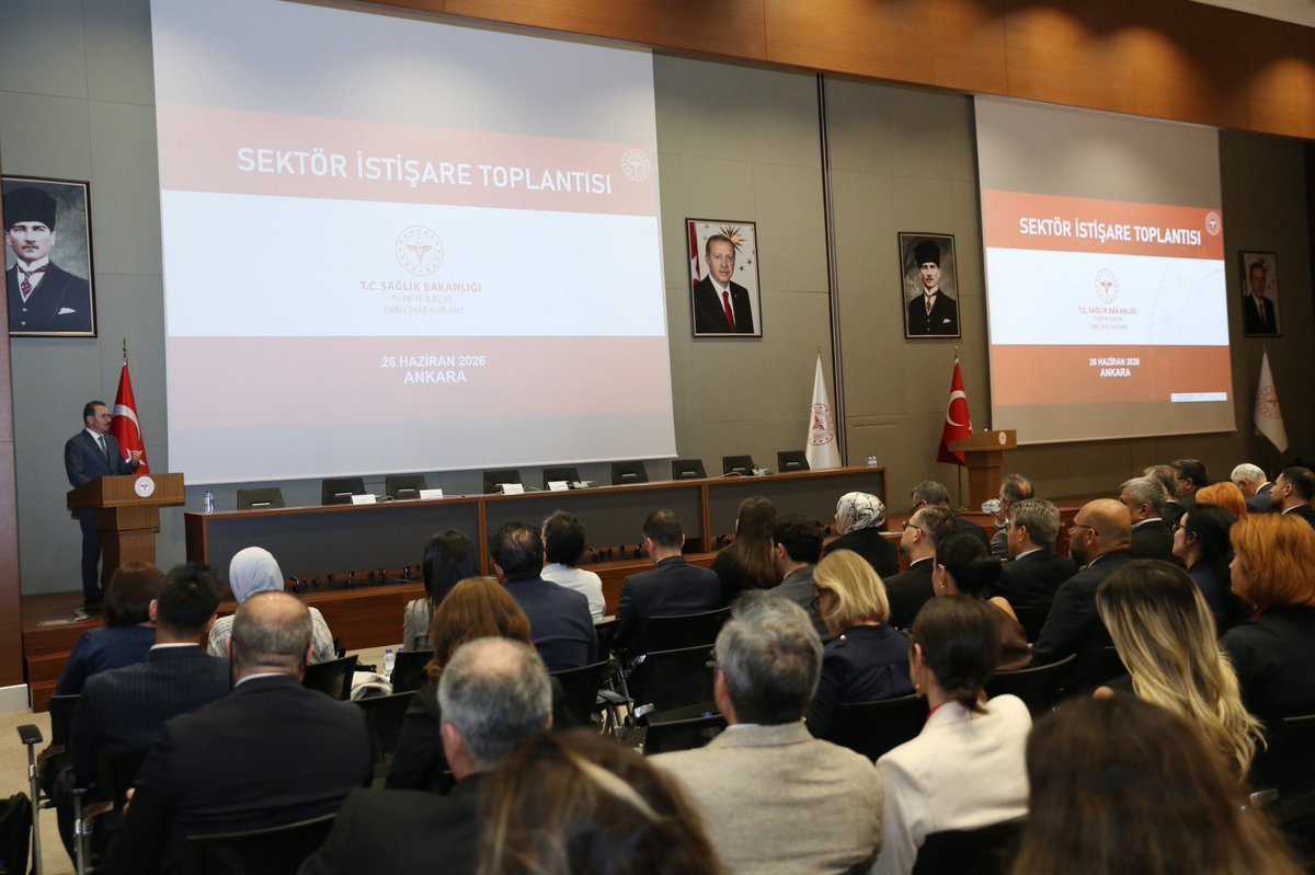 suayipbirinci's tweet photo. 📍Sağlık Bakanlığı 

Türkiye İlaç ve Tıbbi Cihaz Kurumu tarafından düzenlenen Sektör İstişare Toplantısı'na katılarak, ilaç sektöründeki güncel gelişmeleri, ihtiyaç ve beklentileri, iş birliği imkânlarını ve geleceğe yönelik yol haritamızı paydaşlarımızla birlikte değerlendirdik.

Bu istişarelerin; ilaçta yenilikçi teknolojilerin ve Ar-Ge çalışmalarının desteklenmesine, yerli ve millî üretim kapasitemizin güçlendirilmesine ve vatandaşlarımızın güvenli ilaca kesintisiz erişiminin en üst düzeyde güvence altına alınmasına önemli katkılar sunacağına inanıyorum.

Ülkemizin sağlık alanındaki kazanımlarını daha ileriye taşımak ve güçlü bir sağlık ekosistemini hep birlikte inşa etmek için kamu-özel sektör iş birliğiyle çalışmalarımızı kararlılıkla sürdürüyoruz.