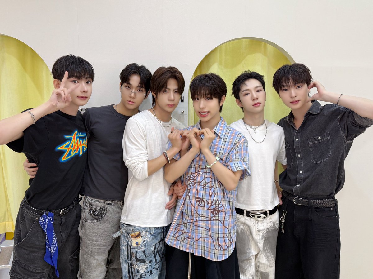 beboys_official's tweet photo. [📸] 260626 LIFE 4 CUTS &amp; LUCKY DRAW EVENT 완료 ✔️

오랜만에 다시 찾아온 대만에서 😚
비버 다들 ��은 오후 보내고 우리 내일
팬미팅에서 만나요 🤗

#비보이즈 #BEBOYS https://t.co/W5qcoWgPVd