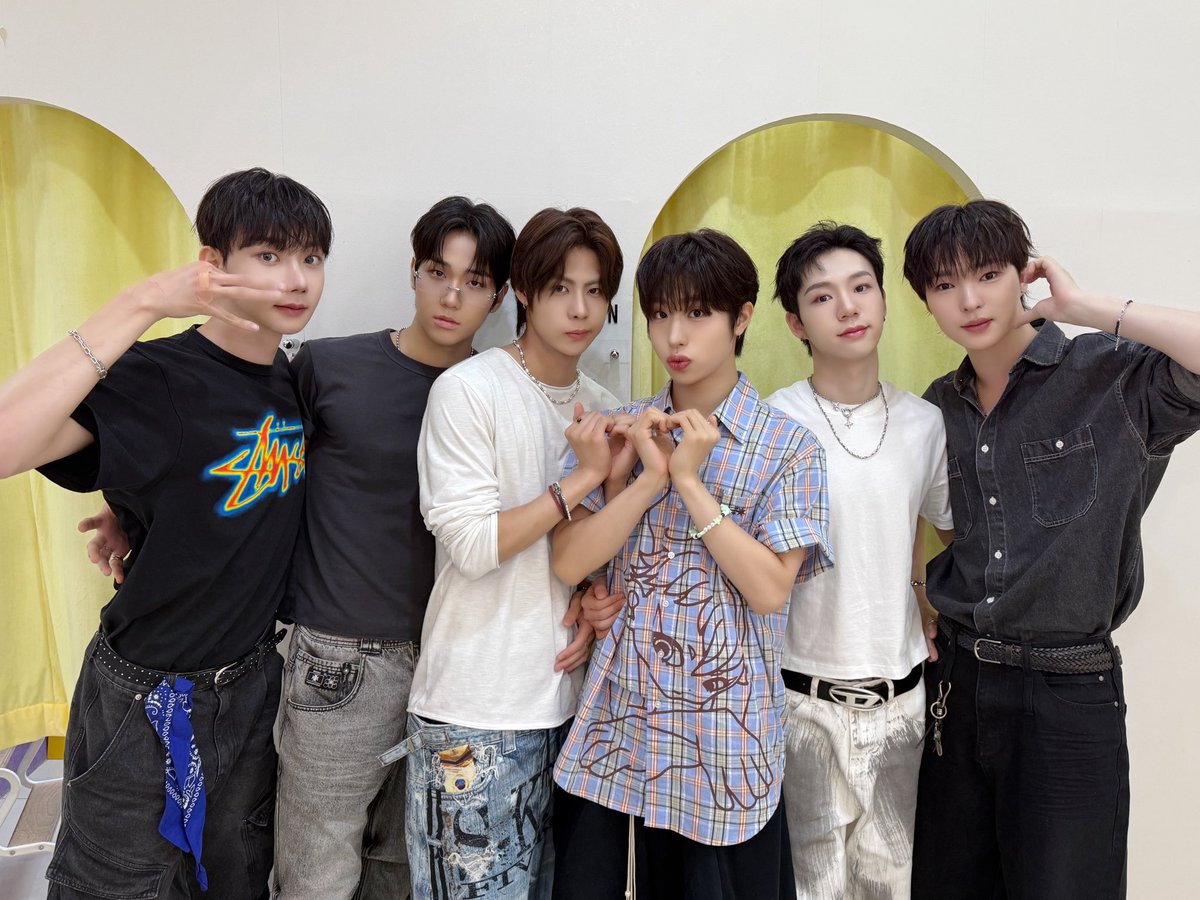 beboys_official's tweet photo. [📸] 260626 LIFE 4 CUTS &amp; LUCKY DRAW EVENT 완료 ✔️

오랜만에 다시 찾아온 대만에서 😚
비버 다들 ��은 오후 보내고 우리 내일
팬미팅에서 만나요 🤗

#비보이즈 #BEBOYS https://t.co/W5qcoWgPVd