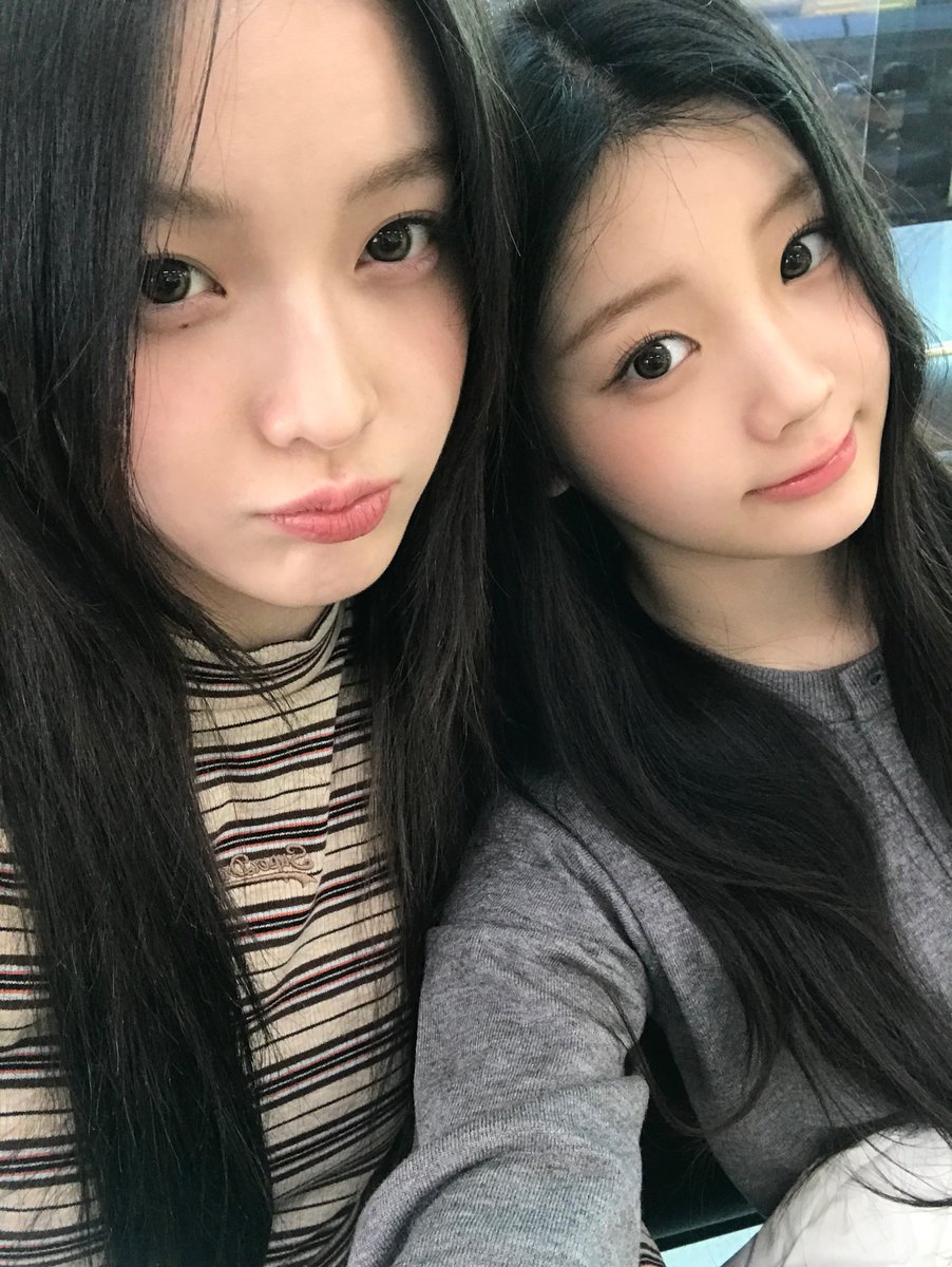 ILLIT_twt's tweet photo. 원희리이이이이잉
생일 너무 너무 축하해ㅐㅐㅐ영^^
언니는 앞으로 얼마나 더 언니가 돼도 저한테는 귀여운 동그라미~ 모찌~ 감자~ 토마토~ 기니~ 예용^3^
항상 고맙구 사랑해~~💓

#IROHA #이로하 #ILLIT #아일릿 https://t.co/LkXbREUjiB