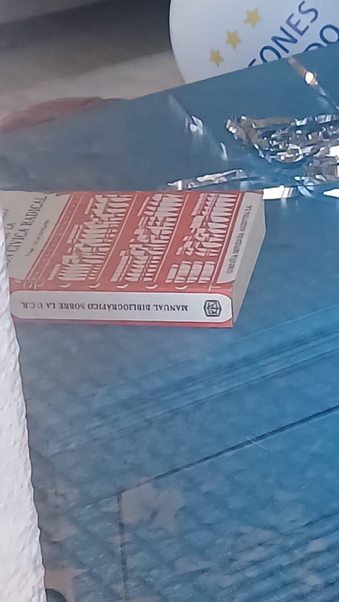 omaraven's tweet photo. Av Belgrano y sus mueblerias qué luchan contra los marketplaces se pusieron la boina blanca. El bastión porteño? https://t.co/Oy0pE5Rg4h