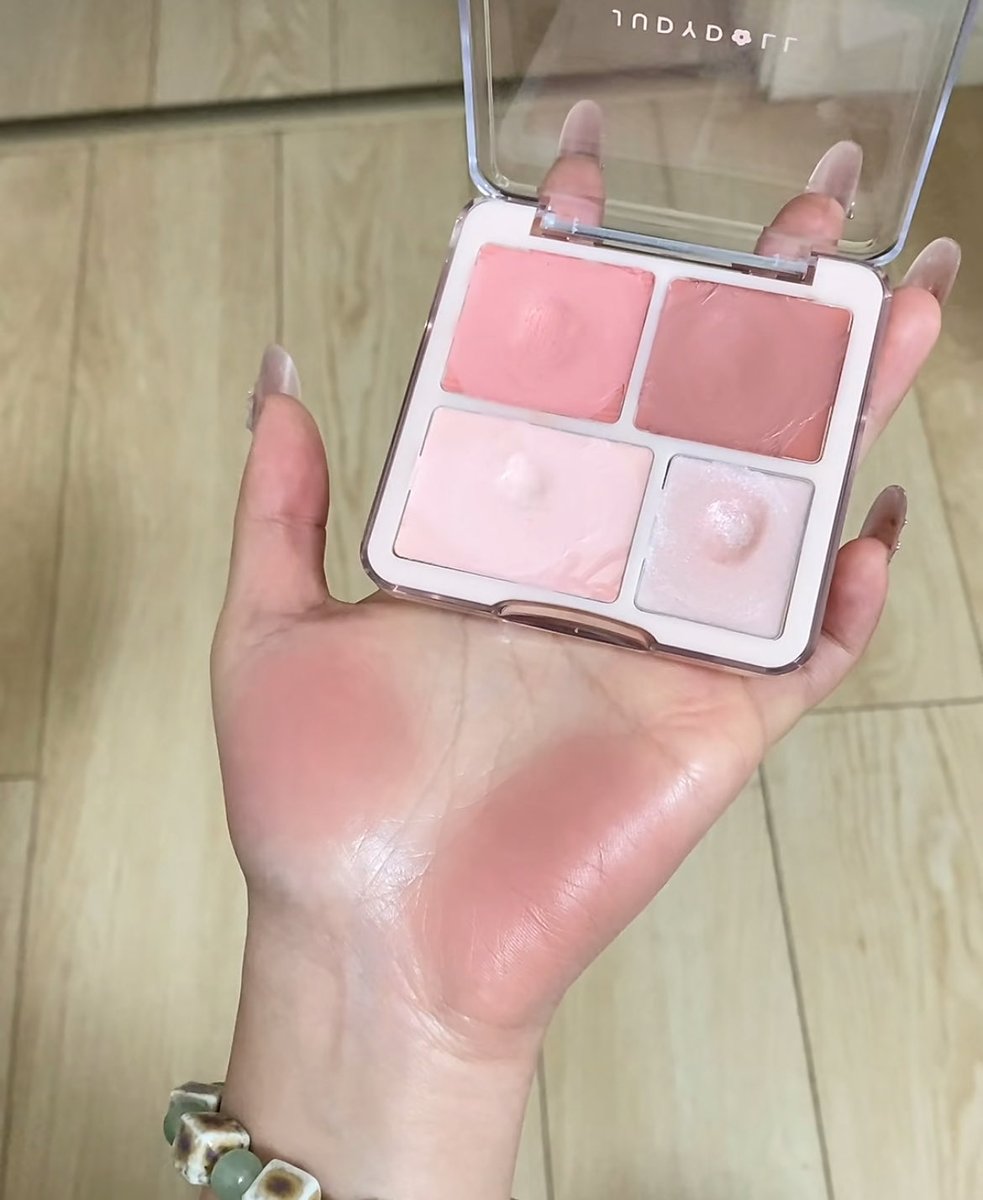 yqounger's tweet photo. pipi auto seger! nemu blush yang warnanya super halus, glowing nyatu ke kulit‼️🫶🏻😭 https://t.co/cDZcQWW4Dj