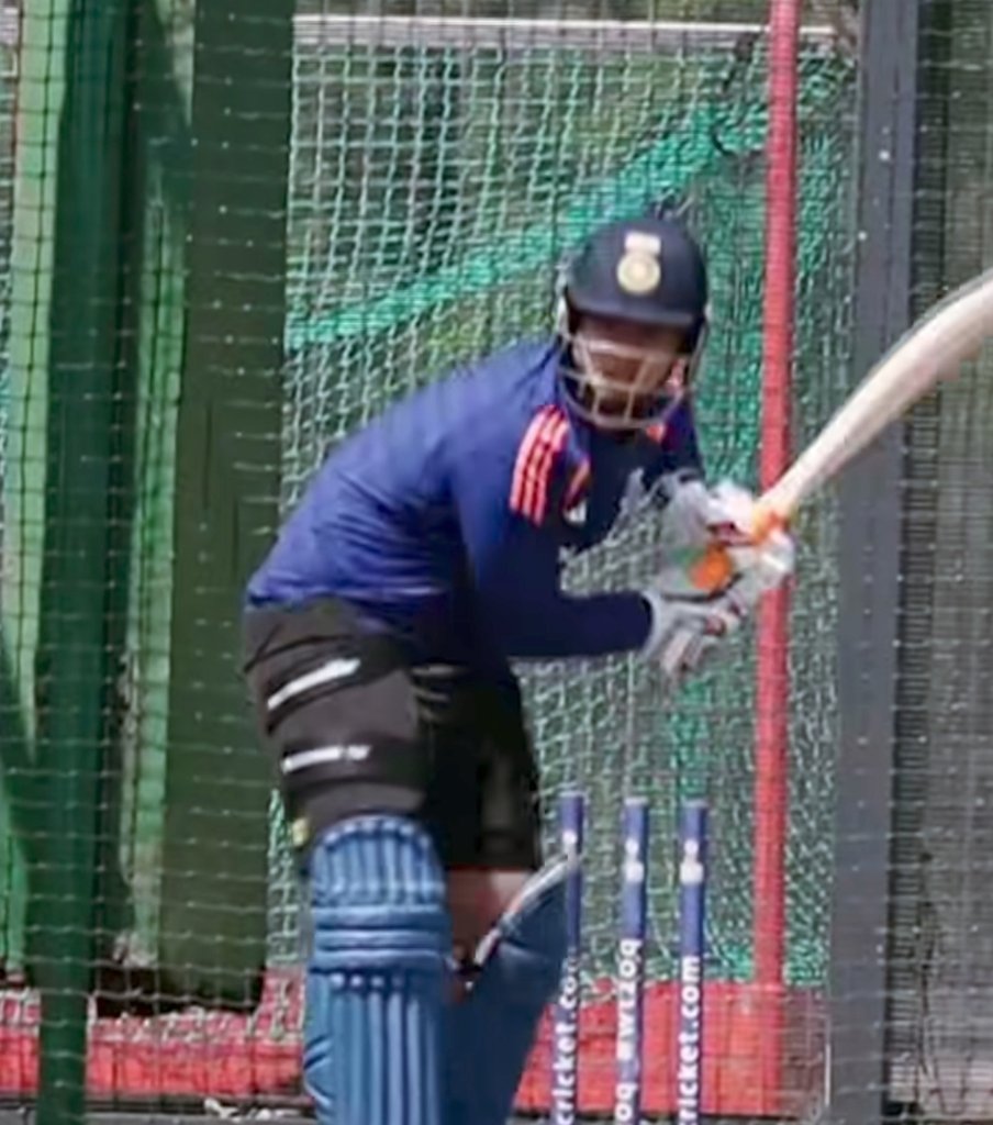 RanjanSinghh_'s tweet photo. Vaibhav Suryavanshi को नहीं खिलाकर 800 सौ करोड़ रुपये कमा लिया BCCI-
300 करोड़ रुपये ICC कमा लिया।

जितना Vaibhav Suryavanshi का यूज़ करना था- कर लिया

Vaibhav Suryavanshi के नाम से T20 मैच का टिकट बेचा, टिकट sold out हो गया।

399 रुपये का 50 लोग भी Sony Live का subscription नहीं लिए हुए थे;

Vaibhav Suryavanshi को देखने के लिए India vs Ireland T20 series के लिए 17 करोड़ लोगों ने Sony Live का 399 वाला subscription लिया।

Ireland का ground कभी full नहीं होता था। आज सबसे ज़्यादा crowd है, पूरा stadium pack है, सिर्फ Vaibhav Suryavanshi को देखने के लिए।

Vaibhav Suryavanshi को लेकर BCCI ने ऐसा माहौल बनाया, इससे सभी को लगा Vaibhav Suryavanshi खेलने वाला है।

BCCI सभी सोशल मीडिया हैंडल पर 50 से ज्यादा वीडियो डाल चुका है

Vaibhav Suryavanshi का एक-एक video social media पर डाला, jersey देने से लेकर Team India का पहला practice session, पूरा focus Vaibhav Suryavanshi पर था।

सिर्फ इसलिए टिकट बेचना था।

Cricket पैसों का खेल है, तुम लोग नहीं समझोगे। जब Vaibhav Suryavanshi को मैच नहीं खिलाएगा !
