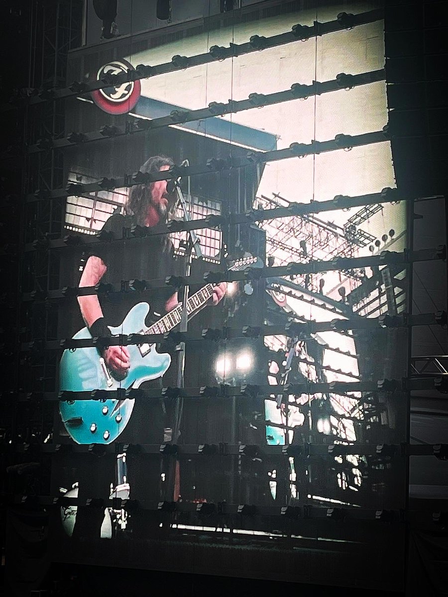 MikeyTaylor92's tweet photo. Great night out with the Family! Can’t wait for the next adventure! Aha! 😀👏🏻❤️🌟 @foofighters #FooFighters #Liverpool #TakeCover https://t.co/cMKRs1iTmb