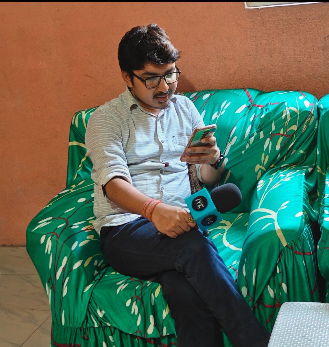 ChaupalYuva's tweet photo. जनाब 
योद्धा के भाग संघर्ष है 
कपटी के भाग षडयंत्र ..
इसलिए स्वयं में रहें सावधान रहें...🦅👍
      🇮🇳#सेवा_परमो_धर्म🤝 https://t.co/3r82vV8okf