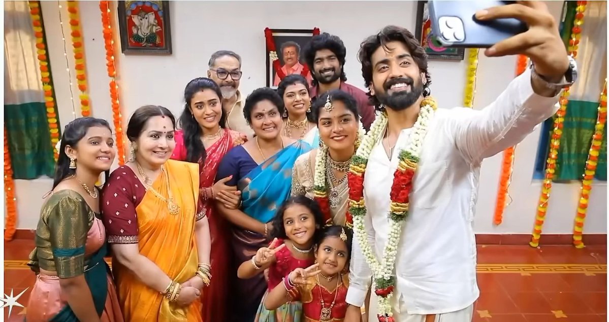 Tshayyni8's tweet photo. Oru mathri iruku 🥲❤️🩹 Will miss you guys so much! #Mahanadhi #ViKa https://t.co/nJv7FRByI4