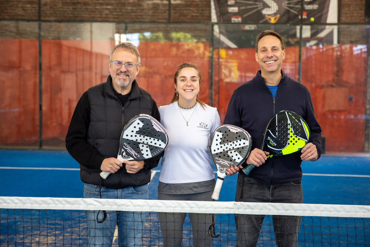 dievalen's tweet photo. Irene Jiménez es Concejal en Lomas
de Zamora además de una destacada deportista: ocupa el #1 en el ranking nacional de pádel femenino. Un placer visitarla en su lugar de entrenamiento y ver cómo logra conciliar sus dos pasiones: el deporte y trabajar para sus vecinos! 

@GVinuales 
@LLAenPBA
