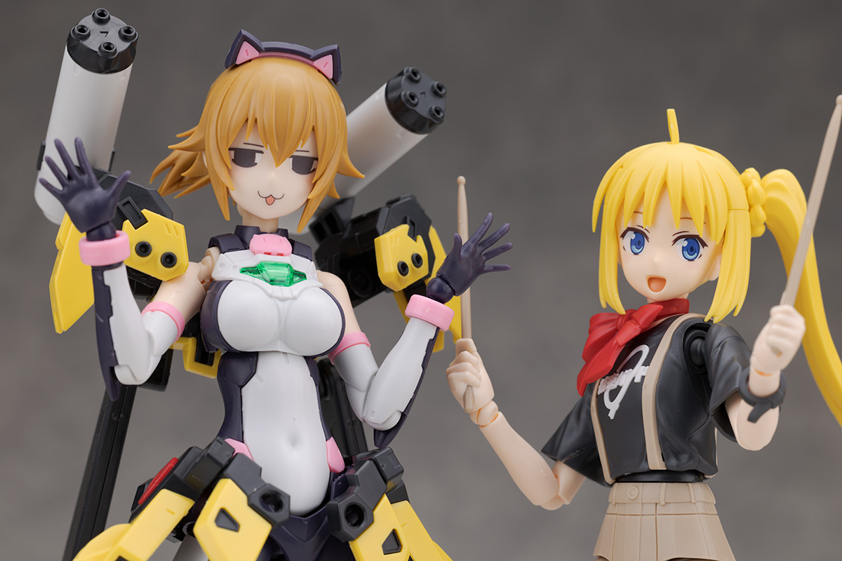 hoshimaruplamo's tweet photo. ドラムは複数のユニットを並べて配置しますが、椅子は汎用的な作りでただ座らせるだけなのでサイズが合えば色々なキットに使えます。表情は30MS共通サイズで互換性があり、カラーAに近い印象でした。 https://t.co/QICIG2eGCh