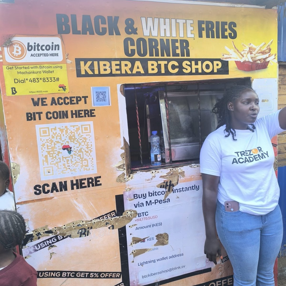 btcnairobi_conf's tweet photo. People living in #kibera are really embracing #bitcoin
They have integrated Bitcoin in their Business as a mode of payment and today we have seen it🔥🔥🔥
#bitcoinnairobicoference #circulareconomy https://t.co/NtBp63ohC8