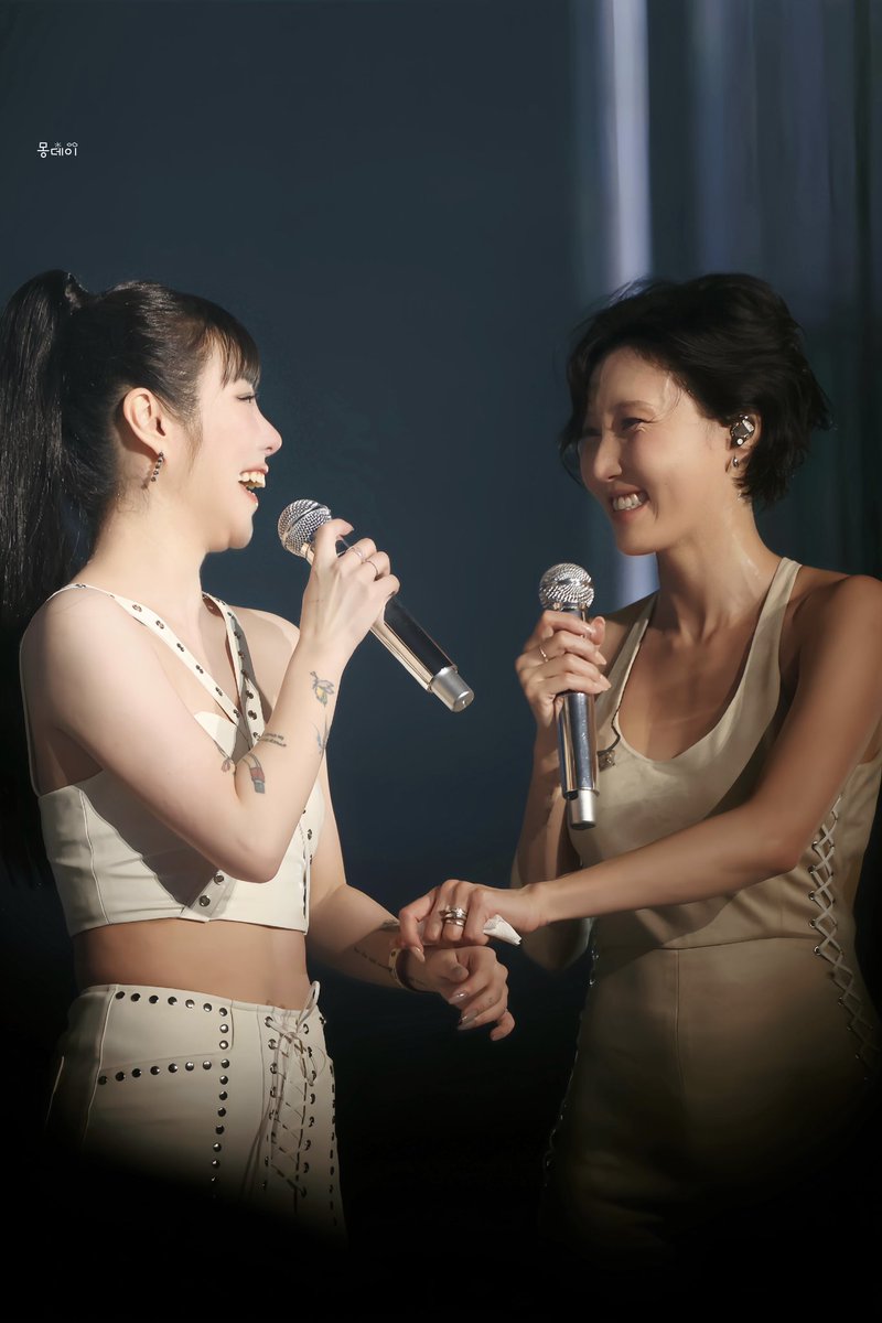 mondayblue__s's tweet photo. 260620 마마무 4WARD 서울 콘서트 중콘

행복하세요🥰

#마마무 #솔라 #문별 #휘인 #화사 
#MAMAMOO #SOLAR #MOONBYUL #WHEEIN #HWASA https://t.co/cGnlheJrvv