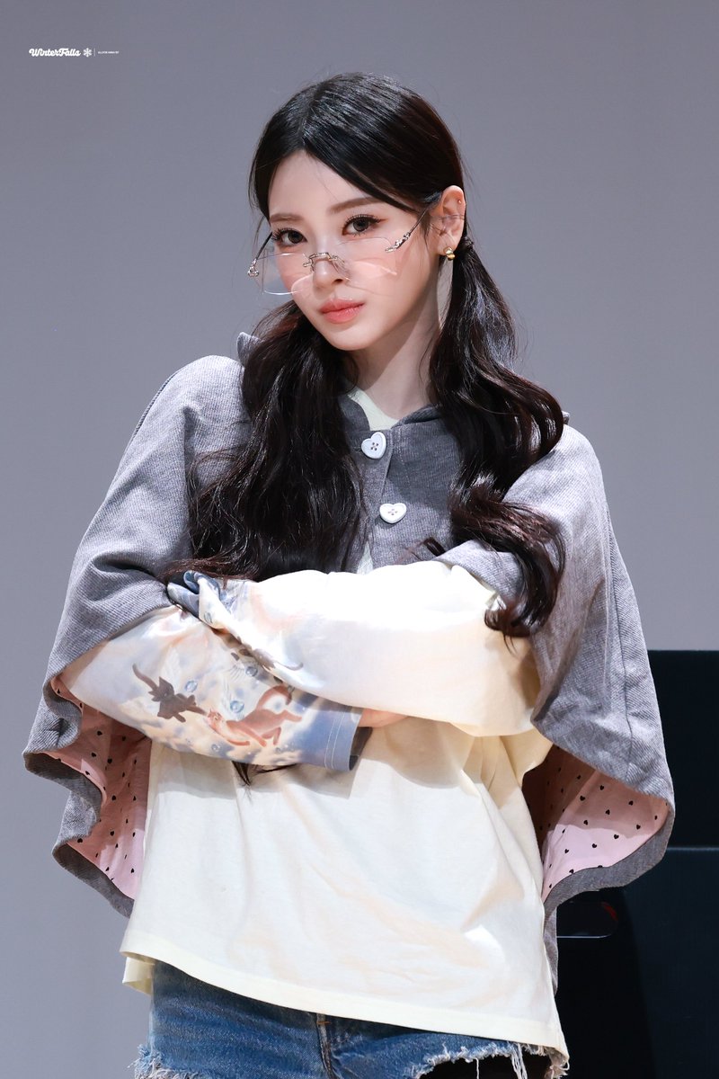 Winterfalls1117's tweet photo. 260626

#MEOVV #미야오 
#ANNA #안나 #田中杏奈 https://t.co/C0IMjGM0kp