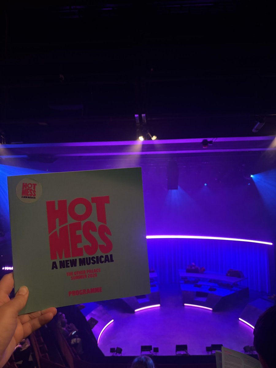 NotesfromrowH's tweet photo. ⭐️⭐️⭐️⭐️⭐️ - Hot Mess

Hot Mess is a bold, inventive, and thoroughly entertaining piece of theatre. It uses humour, heart, and certified bops to explore one of the most pressing issues of our time. 

🎟️ - PR/Gifted @Theatre_SE 

🎭 https://t.co/bVlrG0XqU8 https://t.co/7V9407Txel