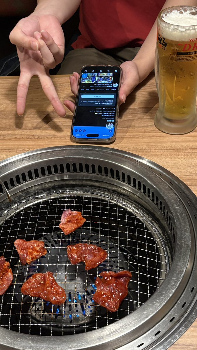 aoi202_'s tweet photo. きょうは膝爆弾さんの奢りで焼肉に来ました。
今日のを負けを明日に絶対つなぐぞ❕ https://t.co/6Z3v6Tm5mq