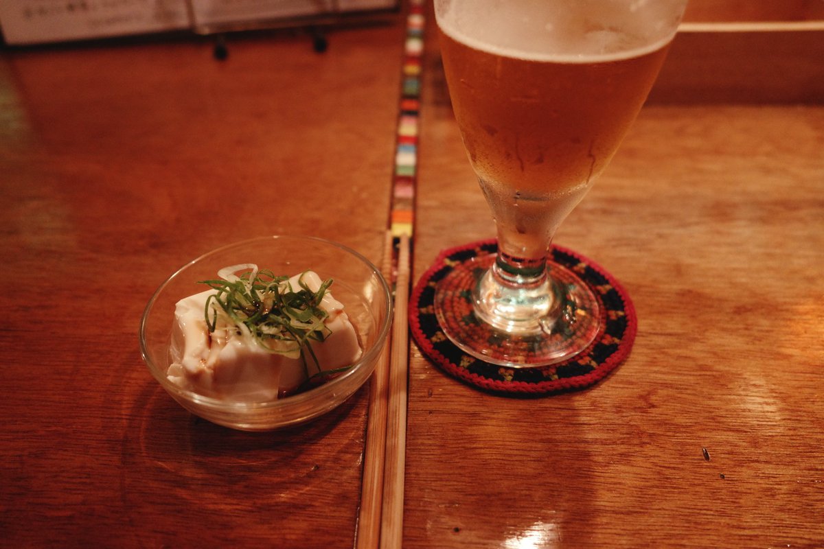 25nabe251's tweet photo. 今夜は職場の先輩と呑み歩き
一軒目鶏料理メインの居酒屋
二軒目餃子専門店
三軒目ミュージックＢＡＲ
明日は休日出勤..... https://t.co/mtppDqexNo