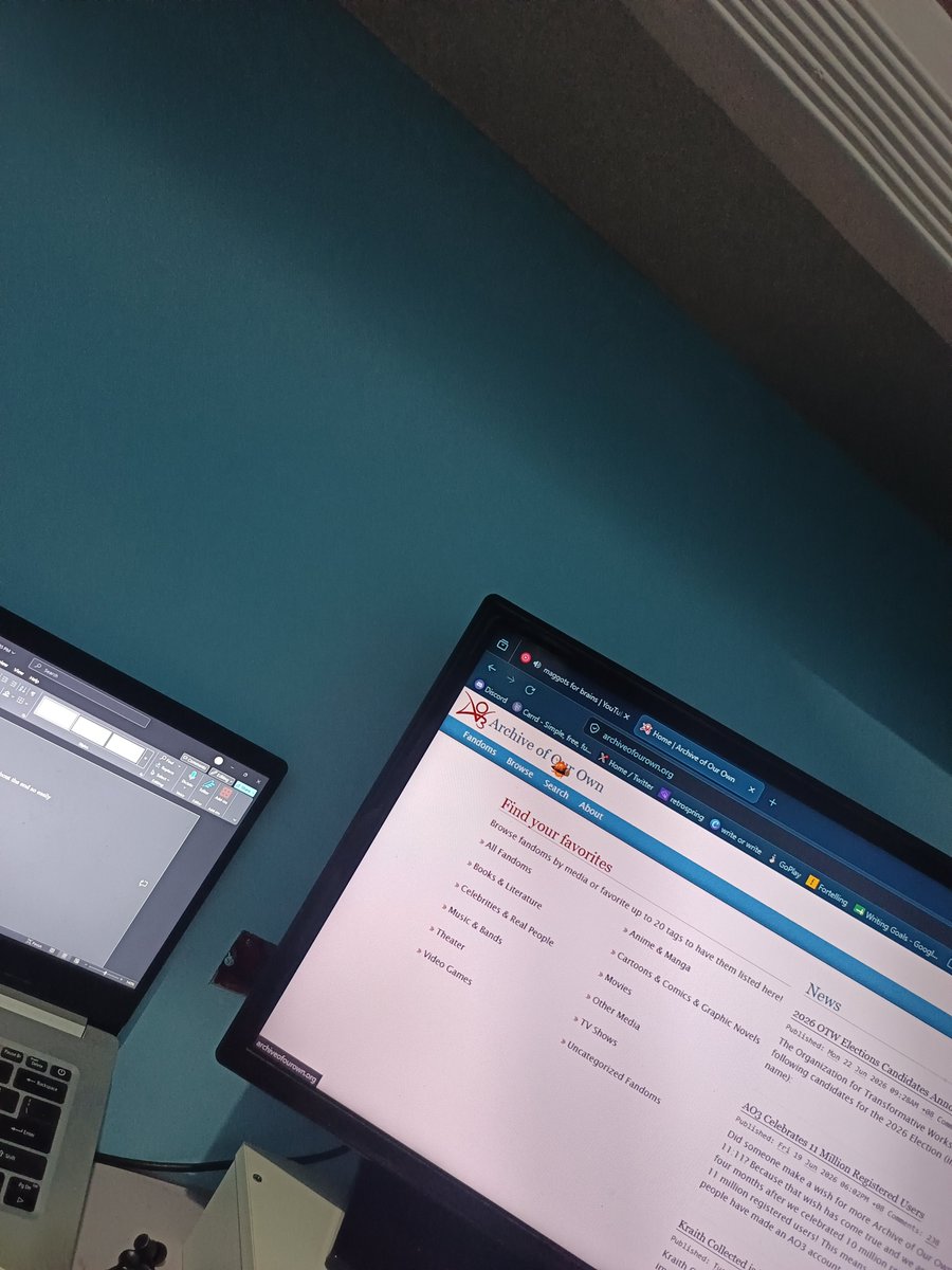 infiniteleecity's tweet photo. gets a big screen and the first thing she does is open ao3 lmao https://t.co/GnTNrytjXd