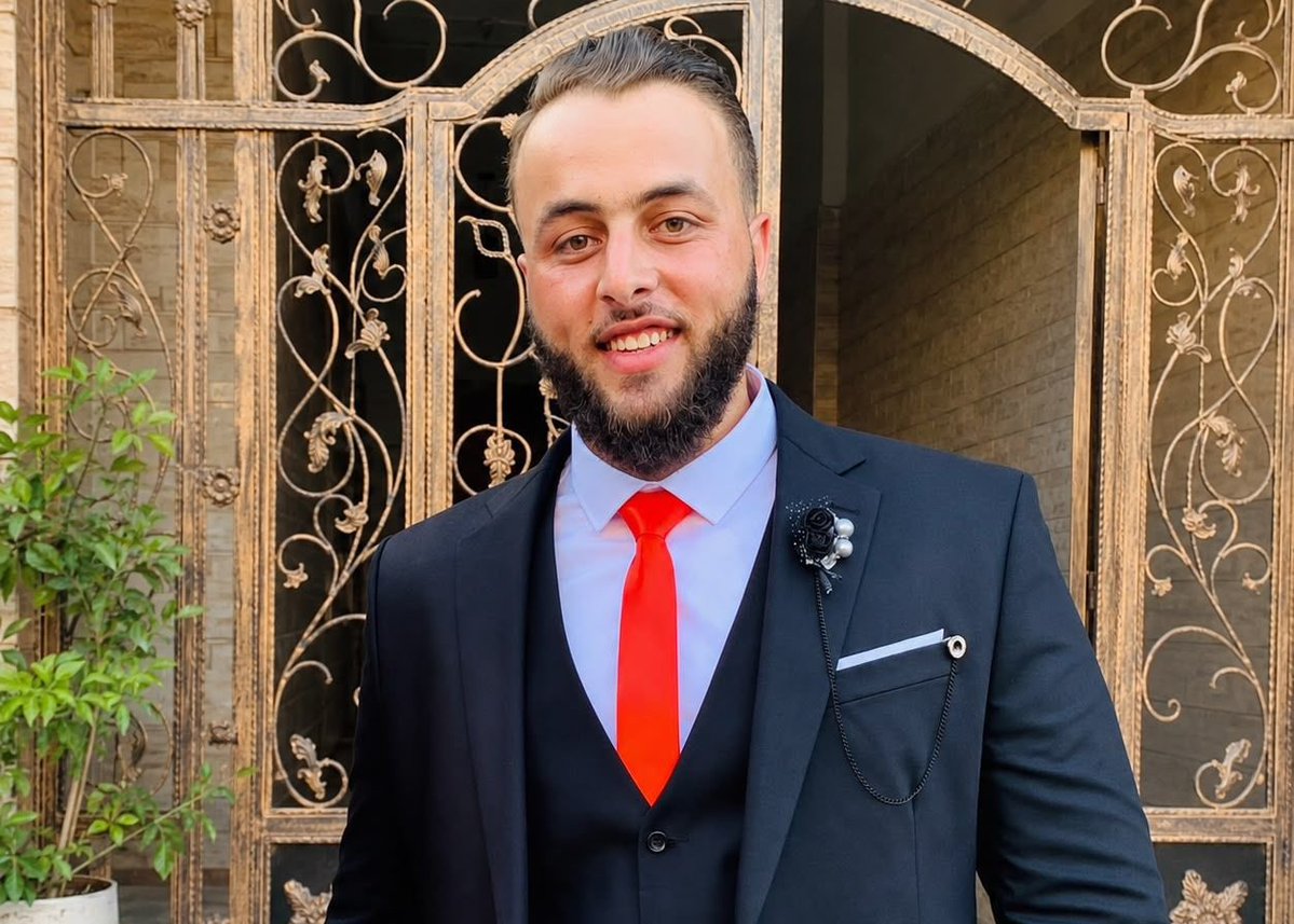 Habernasonline's tweet photo. "Hayber Hayber ey Yahud... 7 Ekim geri dönecek!"

Şehid İsmail Heniyye'nin yeğeni ve Vahdetü'n-Nuhbe (Seçkin Birlik) Komutanı Velid Mecdî Heniyye'nin cenaze töreninden görüntüler. https://t.co/uHLA9RwyGv
