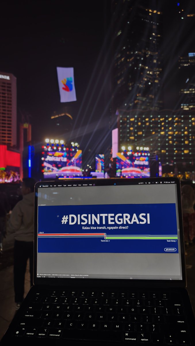 DuaBelasBe's tweet photo. Merayakan 499 Tahun Jakarta yang bumper video nya mengagung agungkan Transjabodetabek dan bilang membuat transportasi yang terintegrasi. Namun di waktu yang sama juga mematikan rute yang berdampak pada mobilitas warga nya #Disintegrasi https://t.co/ty7kB3Afjs