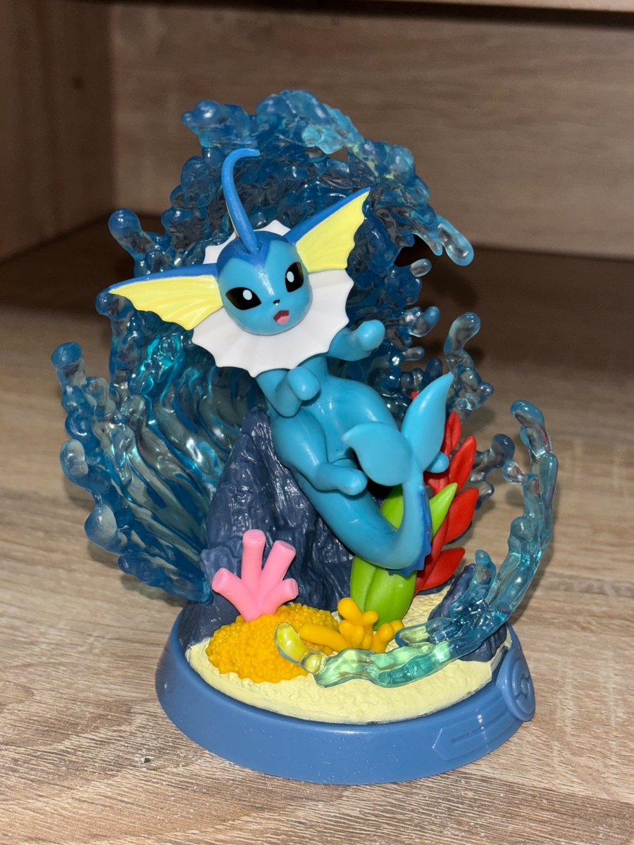 Treshol's tweet photo. Teman baru dah datang.... 😍😍😍 sisa eeveelution lainnya bulan depan #pokemon #eeveelution https://t.co/GgcxoPjx3C