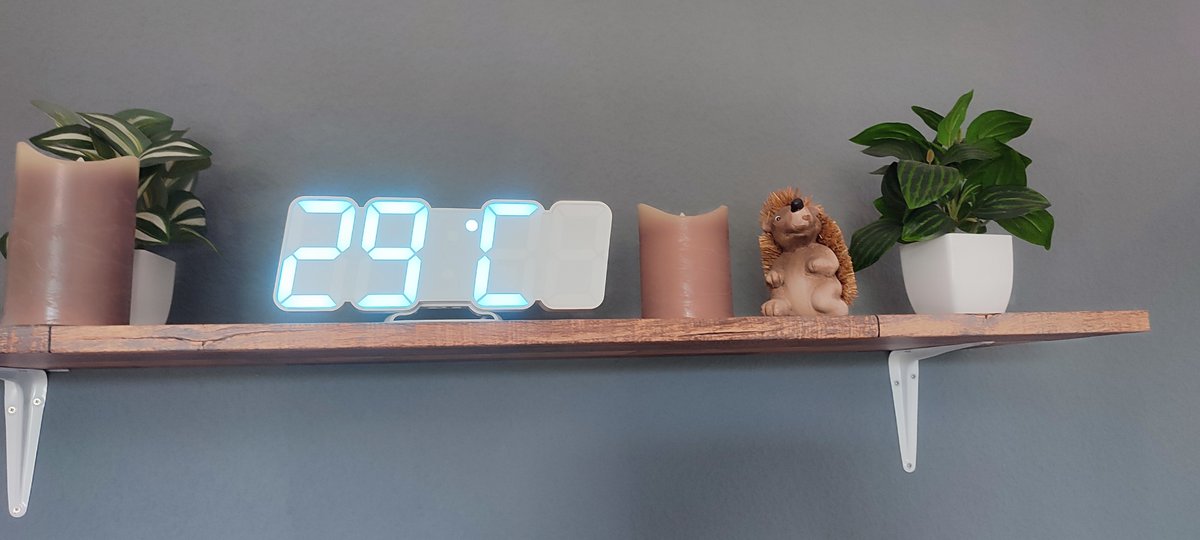 bernd75b's tweet photo. Ich gehe Langsam Kaputt. 29 Grad in der Wohnung. Keine Klimaanlage,nicht mal ein Ventilator. Warme Getränke halten mich am Leben. https://t.co/MNNXrVabnH