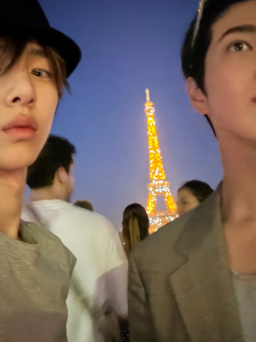 20SVER's tweet photo. eiffel i'm in love https://t.co/uLzQ1PjVWk
