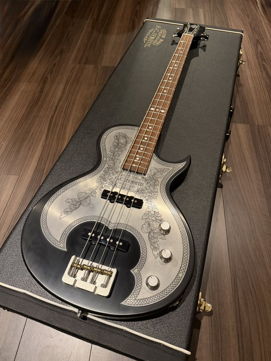 RoiGadeath's tweet photo. MNG!
試奏もせず見た目だけで購入
意外と軽いし音もメタリックな感じでいいかも☺️ https://t.co/Uz5GAQEiRK
