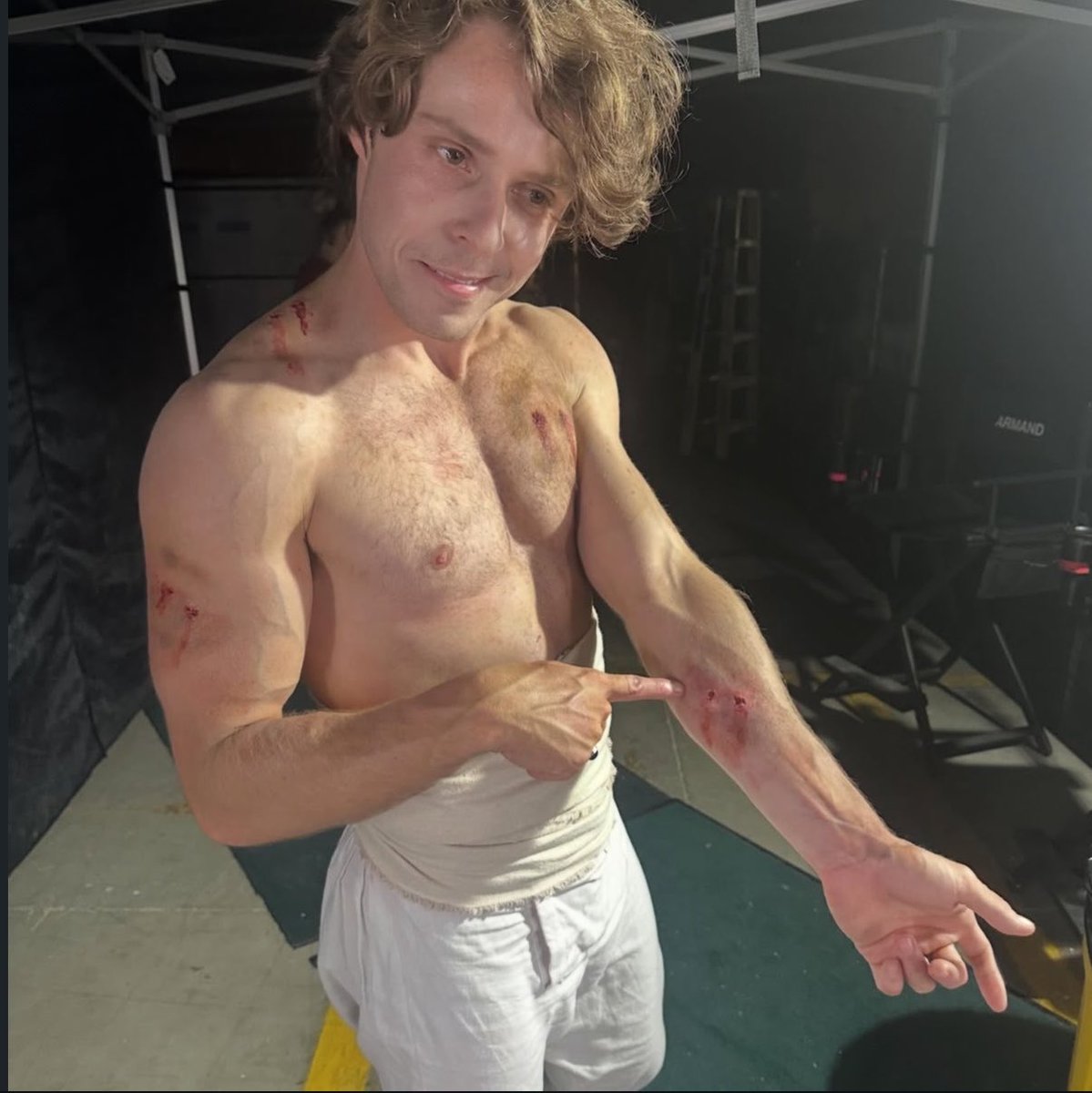 iwtvupdates's tweet photo. Joseph Potter shared some BTS pictures on Instagram:

"Nicolas not Nicholas 🎻🩸
Ер3 BTS for your consumption #thevampirelestat @amcsannerice" https://t.co/TNA0dpgYqH