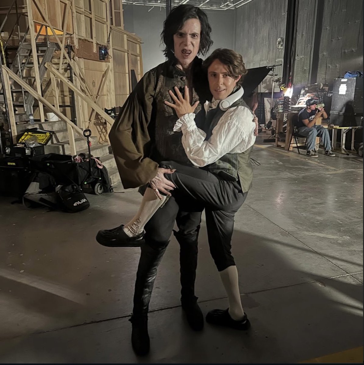 iwtvupdates's tweet photo. Joseph Potter shared some BTS pictures on Instagram:

"Nicolas not Nicholas 🎻🩸
Ер3 BTS for your consumption #thevampirelestat @amcsannerice" https://t.co/TNA0dpgYqH