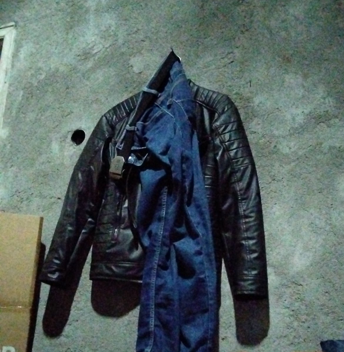 riyos47701's tweet photo. Jaket kulit dan celana denim ku bau pejuh.....di cuci gak nichh #gaymalang bau nya gimana gituu... https://t.co/Dn5wsHaviL