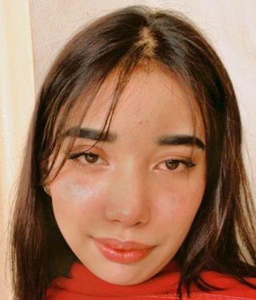 jEEEfruuu's tweet photo. needing to edit jimin’s pic meanwhile this is her without snapchat filters 💀 https://t.co/nq1GHB4hRP