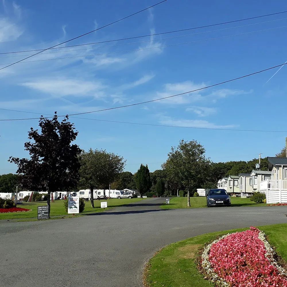 Camping_Direct's tweet photo. 🌿 Pennymoor Caravan &amp; Camping Park can accommodate tents, tourers and motorhomes near Salcombe and Kingsbridge. 

🔗 Find out more:
https://t.co/tDnz1itdLt

#devoncamping #modbury #salcombe #caravanpark #visitdevon https://t.co/HOWxwnhp2Z