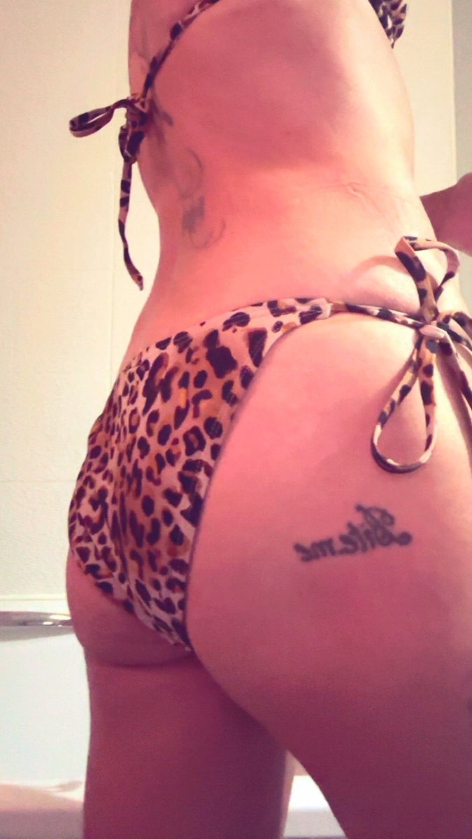 mistyX86's tweet photo. 🔥🔥🔥

#bikini #milf #hot #ass #booty #bum https://t.co/OaVSxEJYbj