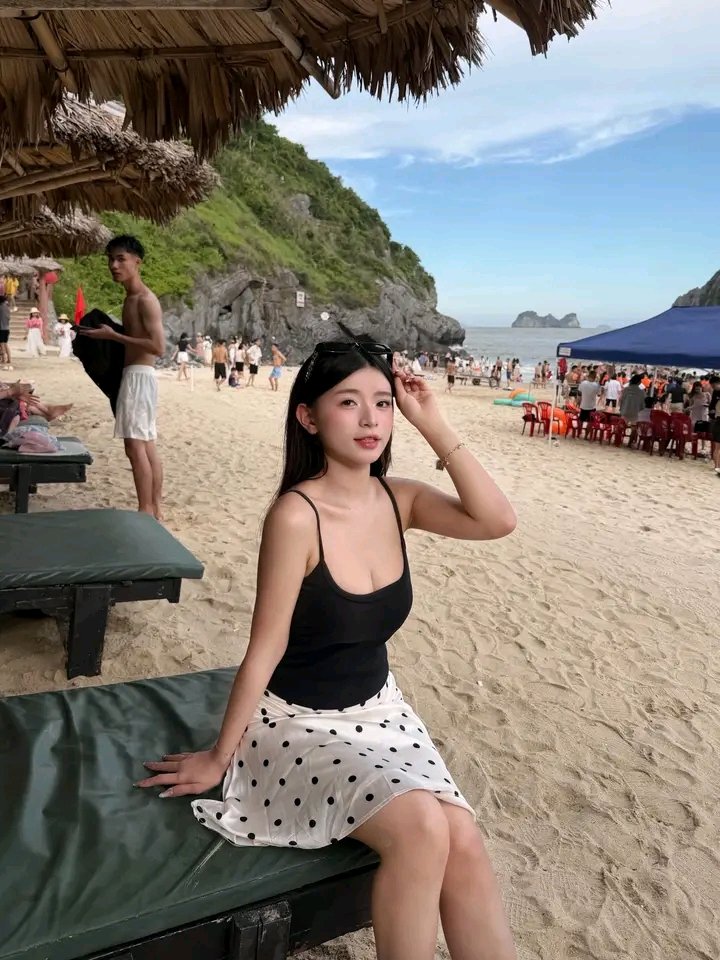 anhdite's tweet photo. Hôm nay cô Chủ Đi biển bỏ Bố mẹ con ở nhà chỉ bt ăn cứt chó, bố mẹ con nhớ cứt của CôBích r ạ https://t.co/E1YPgTEf1v