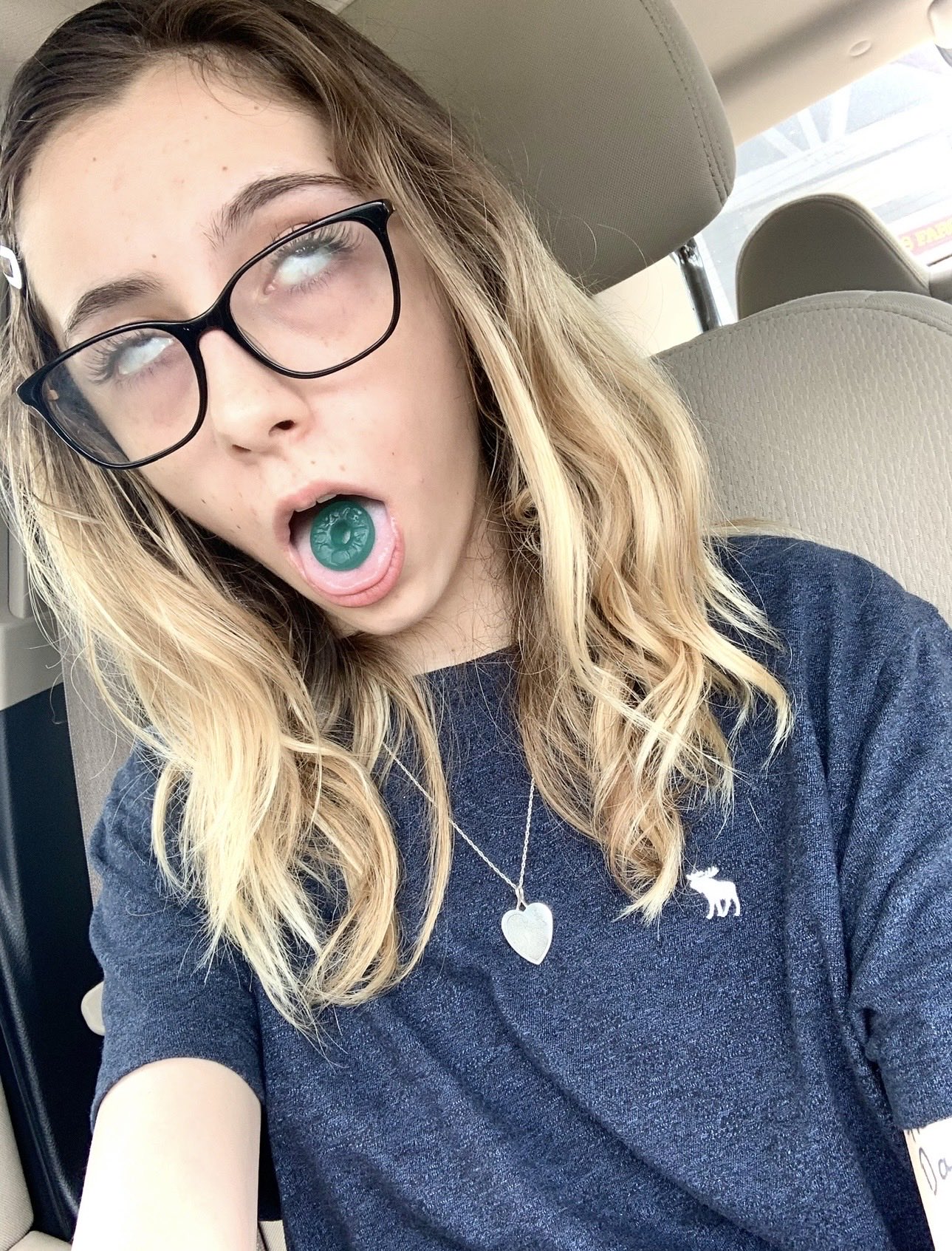 1 pic. Dissolve 🍭 #absfacto #petiteblonde #cali #fridayvibes #jasleigh https://t.co/qOqjQeT6Q2