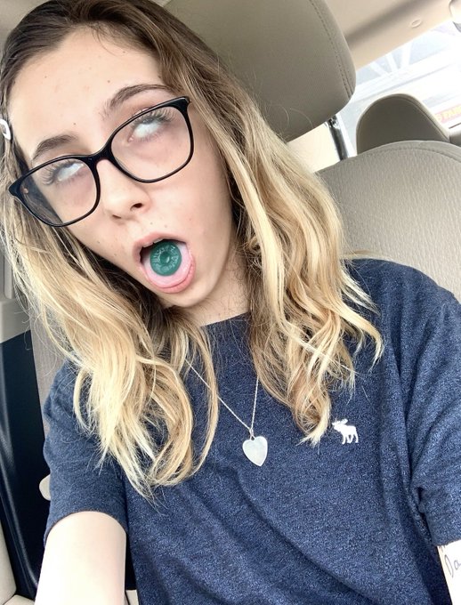Jasleigh 🦋 - 1 pic. Dissolve 🍭 #absfacto #petiteblonde #cali #fridayvibes #jasleigh https://t.co/qOqjQeT6Q2