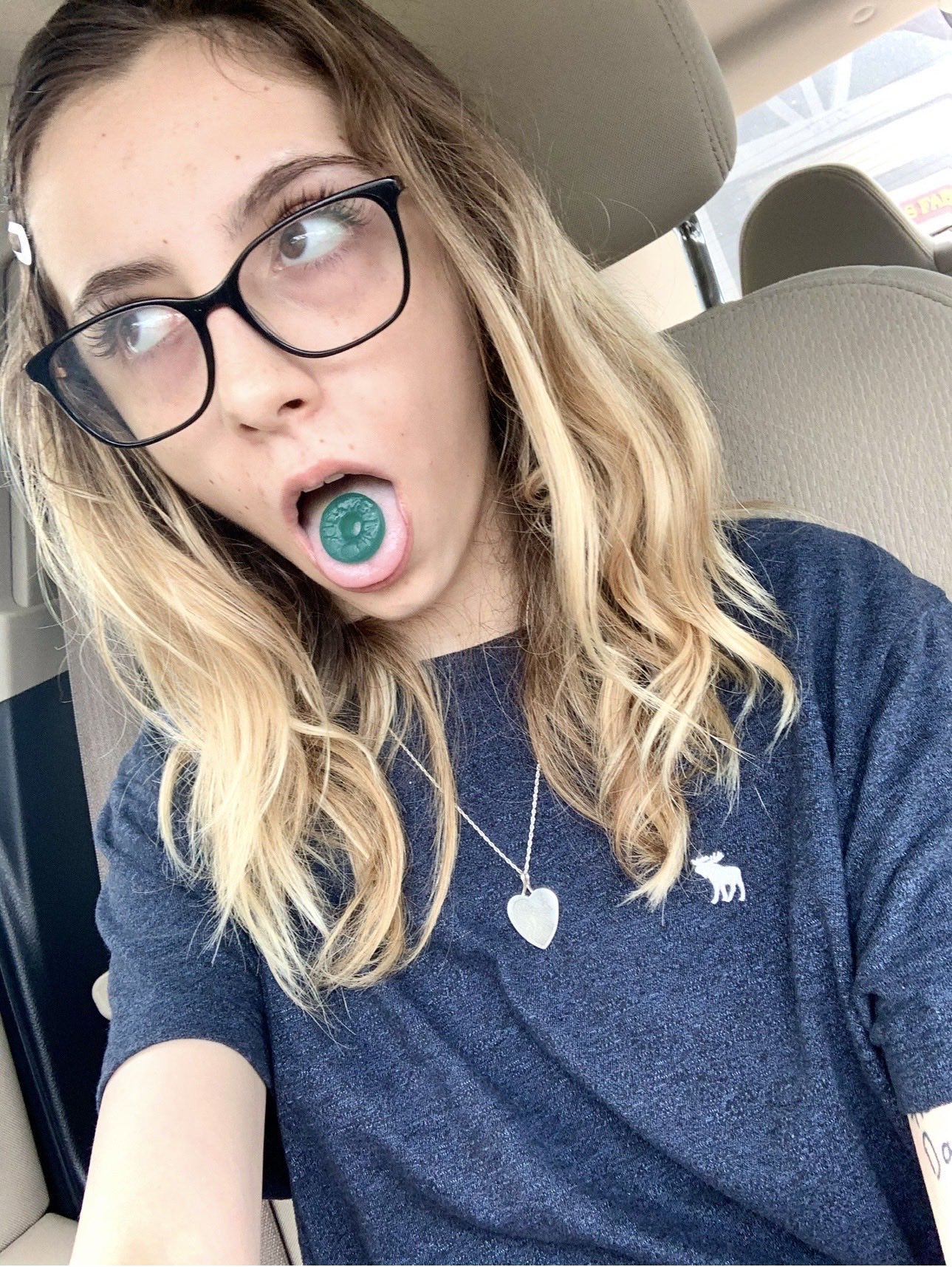 3 pic. Dissolve 🍭 #absfacto #petiteblonde #cali #fridayvibes #jasleigh https://t.co/qOqjQeT6Q2