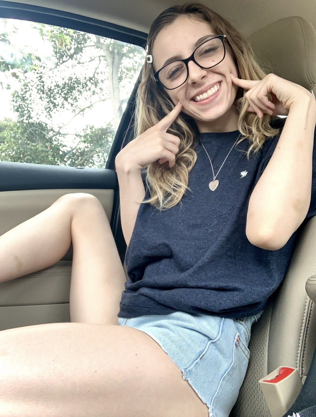 4 pic. Dissolve 🍭 #absfacto #petiteblonde #cali #fridayvibes #jasleigh https://t.co/qOqjQeT6Q2