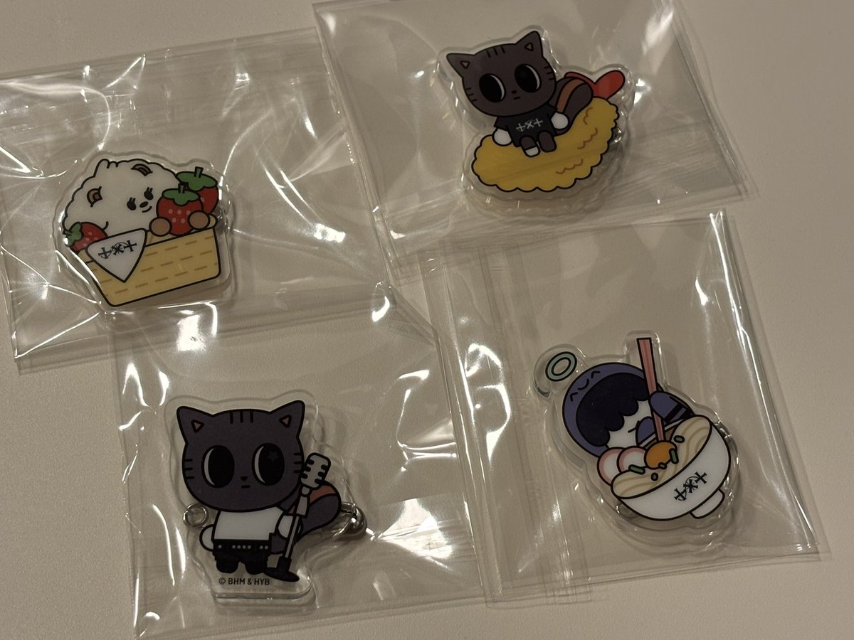 kyonf622's tweet photo. 【TXT交換希望】🐰🐧🐻🦊🐿️
郵送交換📮お願いします🙇

カード→同種チェスビン🐰
うちわ→同種チェスビン🐰orオルメン⭐️
バッジ→モア棒ヨンモン￼
　　　　いちごヨンモン￼
　　　　えびふりゃーフム￼
　　　　うどんファンチュン

#MOACON https://t.co/aMJfkl9Gu0