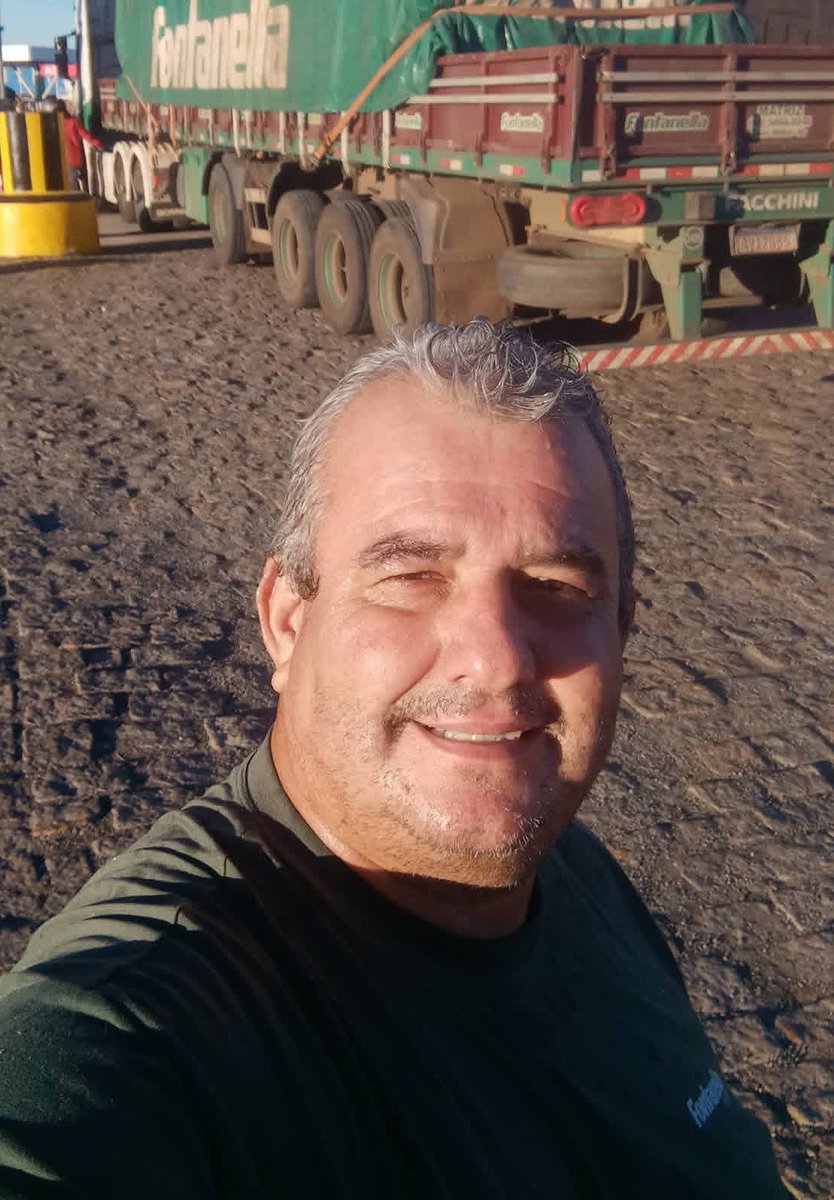 Josqow's tweet photo. Caminhoneiro barrigudo lindo e gostoso https://t.co/y7qX2veNnx
