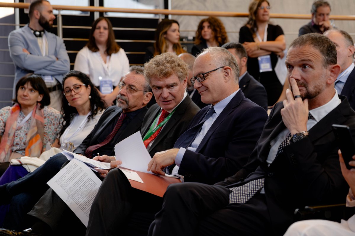 EU_Social's tweet photo. "Entrepreneurship can reshape apprenticeships and VET systems across Europe." 💡

This was at the heart of discussions at the 2026 European Alliance for Apprenticeships (EAfA) High-Level Event in Rome on 4-5 June.

Check out the event report → https://t.co/IaUVUcJhMt

#ApprenEU https://t.co/CY10rj2Gri