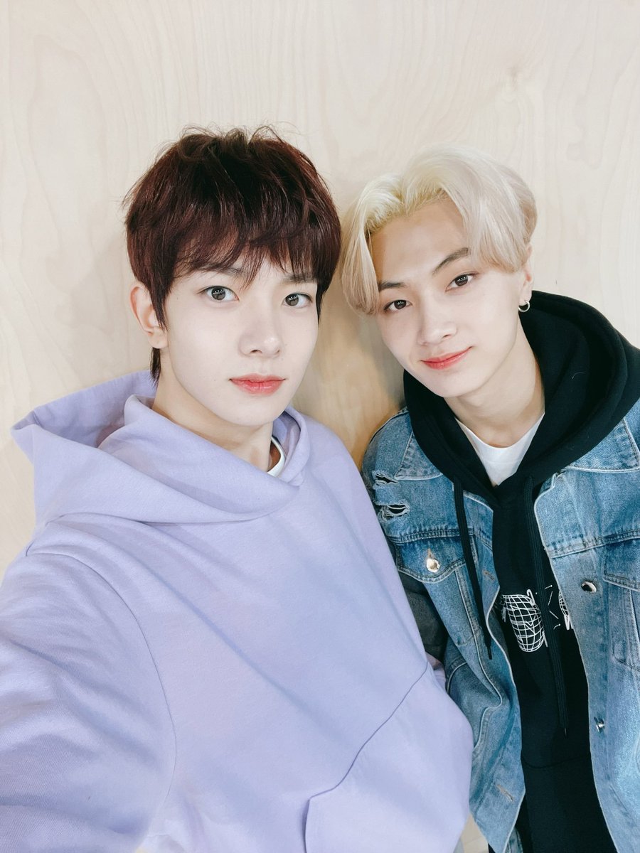 EvanLeae's tweet photo. @Jxngseong 10 Yearz, hello. https://t.co/0AgiFKTKHb
