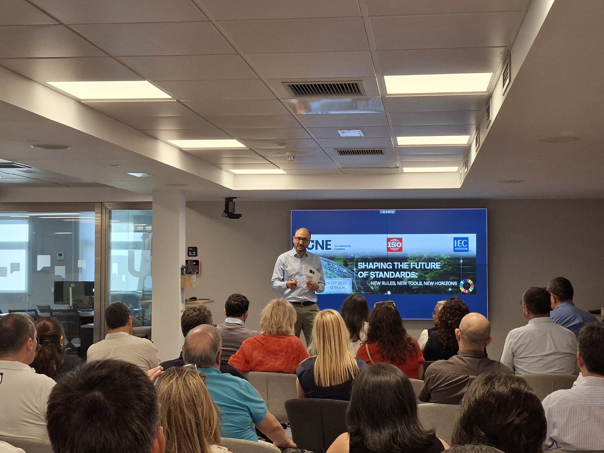 NormasUNE's tweet photo. 🏢UNE ha acogido en su sede el workshop "Shaping the future of standards: New rules, new tools, new horizons".

Una oportunidad única para descubrir los desafíos a los que se va a enfrentar la normalización en los próximos años.

🗣️Un encuentro en el que han participado el director general de UNE y vicepresidente de @isostandards, @jgarcia_javier; el vicepresidente de @IECStandards, Vimal Mahendru; los secretarios de ISO/TMB, Antoine Morin y Marco Rossi; el secretario de IEC/SMB, Gilles Thonet; y el responsable de Relaciones Internacionales de UNE, Miguel Ángel Aranda.

Consulta toda la información aquí: https://t.co/qbLhdZIh0U

#UNE #ISO #IEC #Normalización