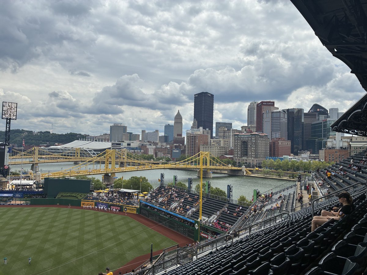 darrell_royal_'s tweet photo. Went to my first Pirates game yesterday!
It was great to see the team win and the views from the stadium are incredible.
Pirates are 1-0 with my attendance.
Also 5 dollar hot dogs were consumed.
#pirates #pittsburgh https://t.co/QhSr6XCAbg