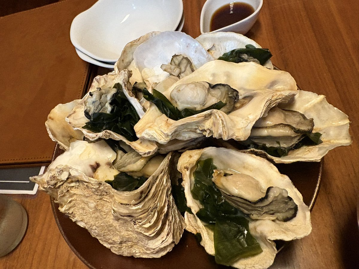 chiro_____chiro's tweet photo. 美味しかったー！
焼きガキはサイコロ2個振って合計数で10個！
こいつには物語があって笑った https://t.co/pwFvAdsUD9