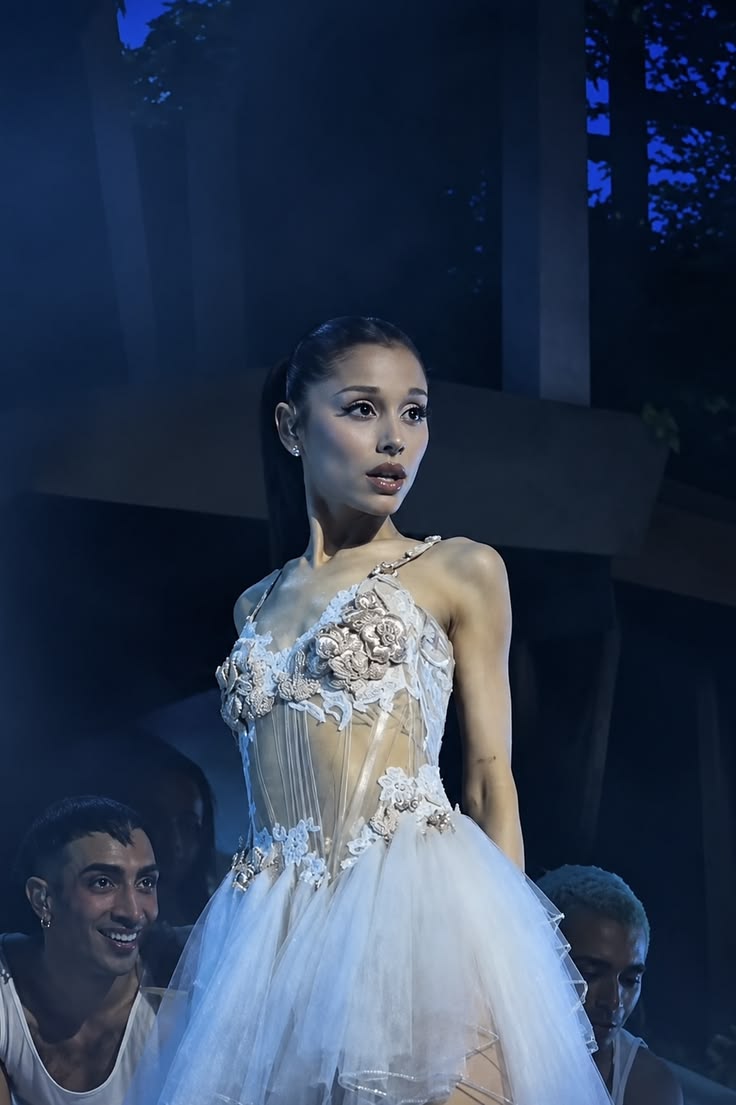 teamarianatorr's tweet photo. ¡Feliz cumpleaños para Ariana! el ser humano más talentoso del planeta, la más angelical, amable, sensible y maravillosa del planeta ♡

no me equivoqué al elegirla como mi artista favorita 🤍 https://t.co/kTjZqfAUAy